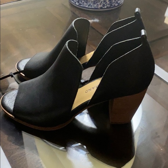 Lucky Brand Junai Leather Sandals. - Picture 8 of 14